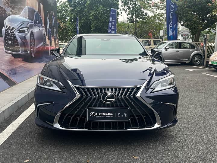Фото 2 - Lexus ES