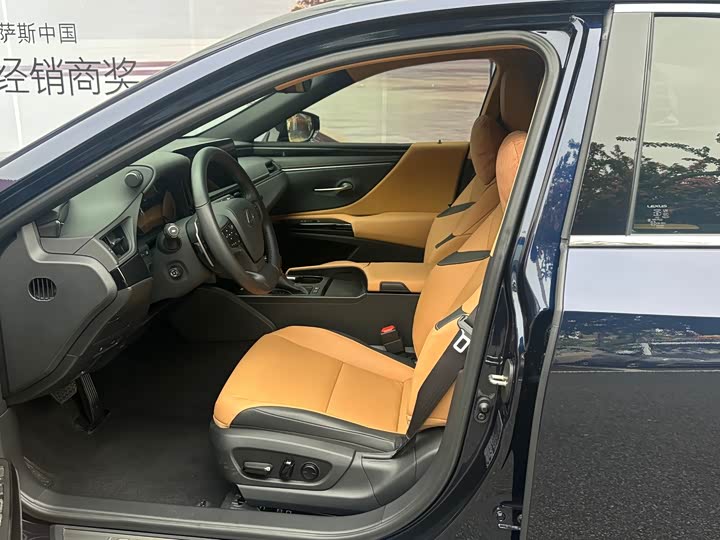 Фото 4 - Lexus ES