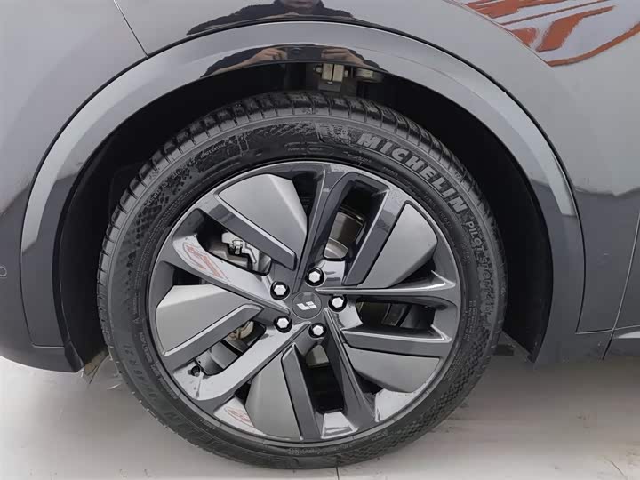 Фото 17 - LiXiang L9