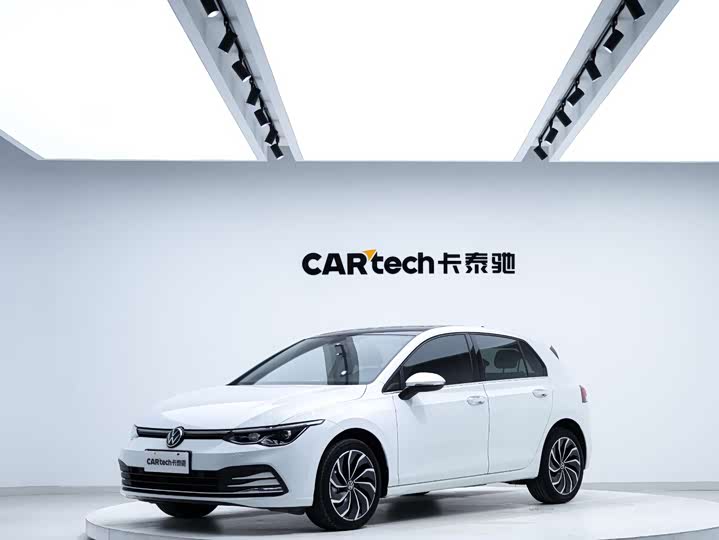 Фото 1 - Volkswagen Golf