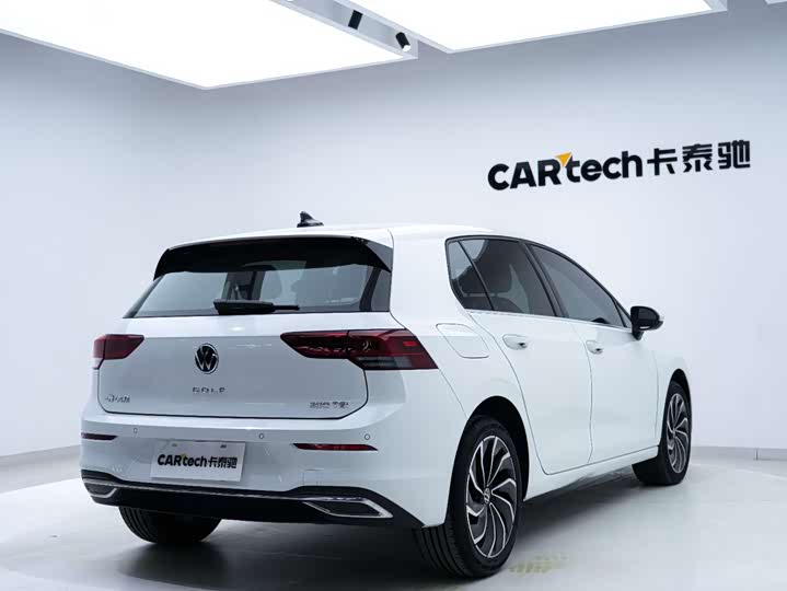 Фото 12 - Volkswagen Golf