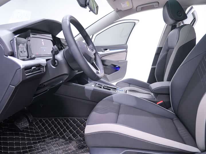 Фото 14 - Volkswagen Golf