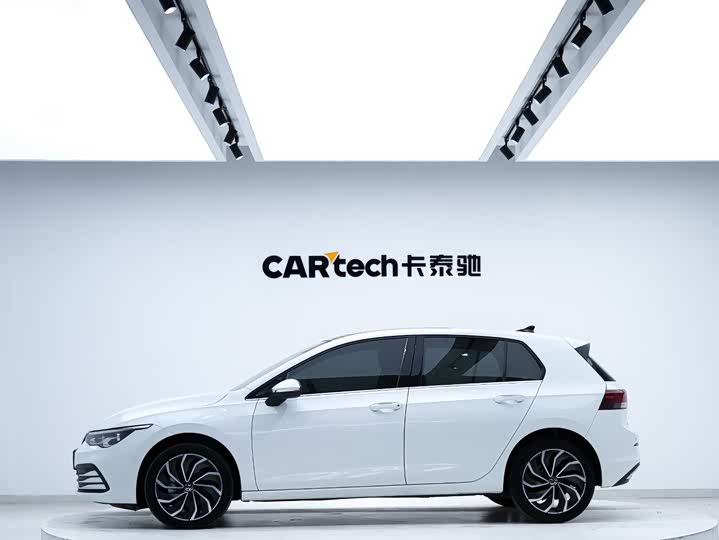 Фото 2 - Volkswagen Golf