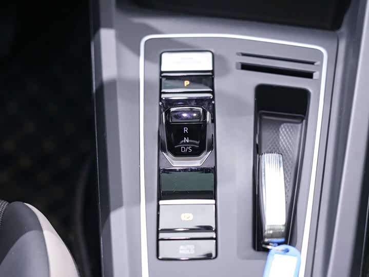 Фото 23 - Volkswagen Golf