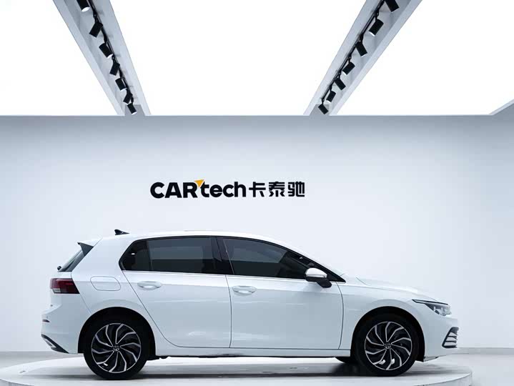 Фото 3 - Volkswagen Golf