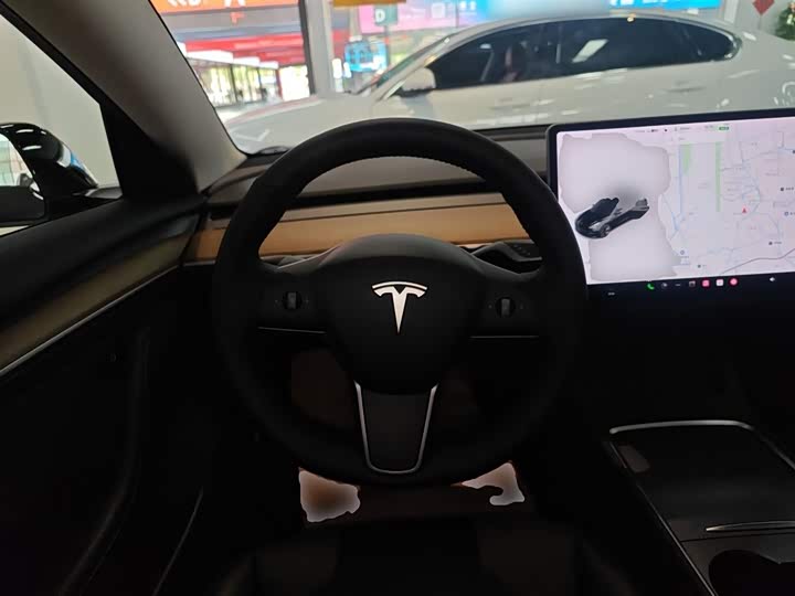 Фото 11 - Tesla Model 3