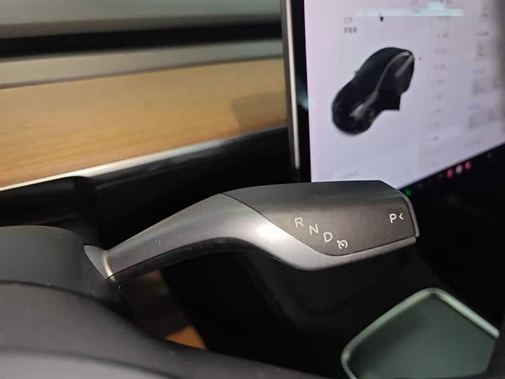 Фото 14 - Tesla Model 3