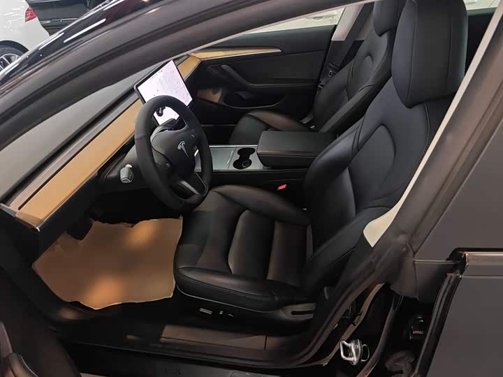 Фото 15 - Tesla Model 3