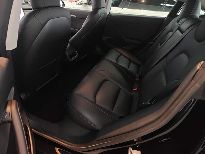 Фото 17 - Tesla Model 3