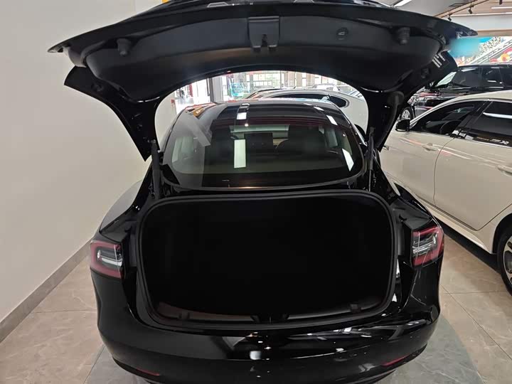 Фото 19 - Tesla Model 3