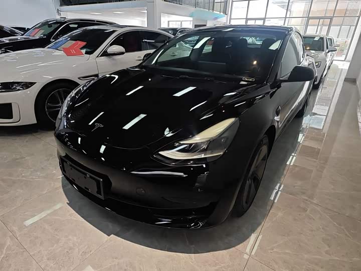 Фото 2 - Tesla Model 3