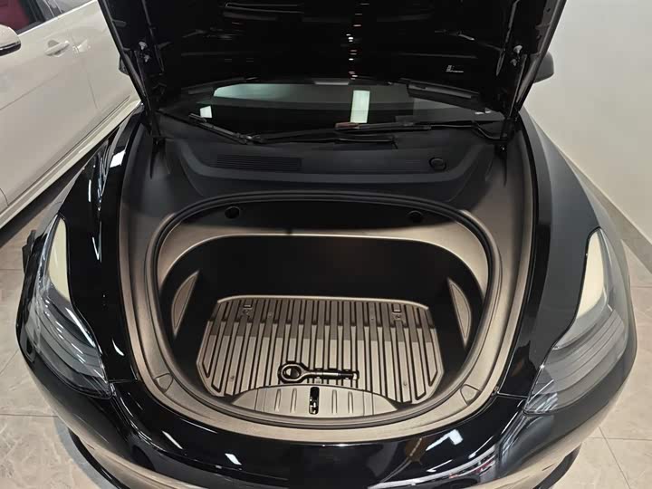 Фото 20 - Tesla Model 3