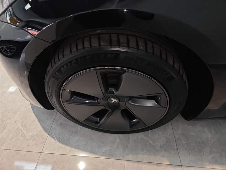 Фото 23 - Tesla Model 3