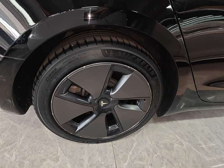 Фото 26 - Tesla Model 3