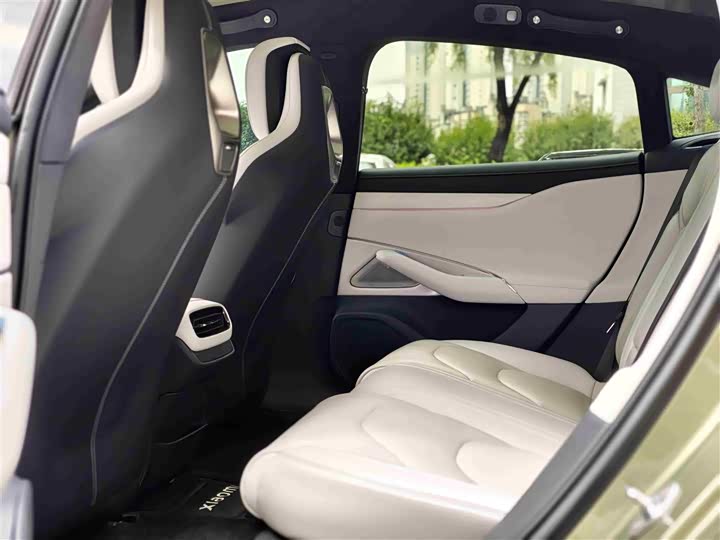 Фото 4 - Xiaomi SU7