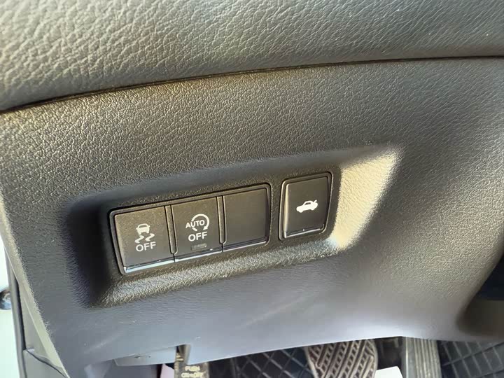 Фото 16 - Infiniti Q50L