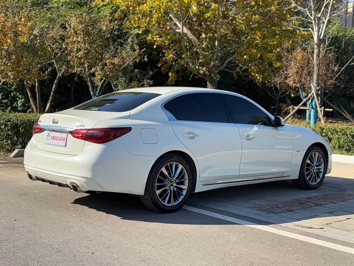 Фото 18 - Infiniti Q50L
