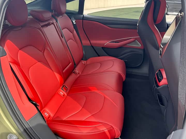 Фото 10 - Xiaomi SU7