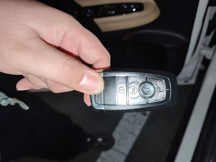 Фото 11 - Lincoln Corsair