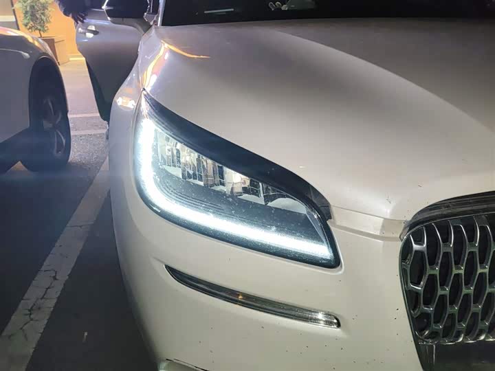 Фото 29 - Lincoln Corsair