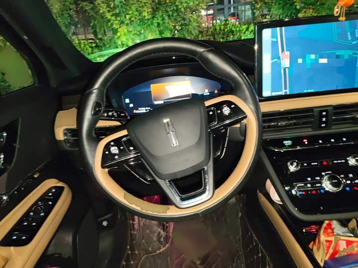 Фото 3 - Lincoln Corsair