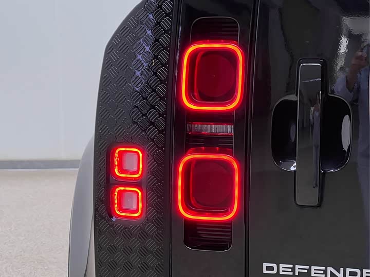 Фото 11 - Land Rover Defender