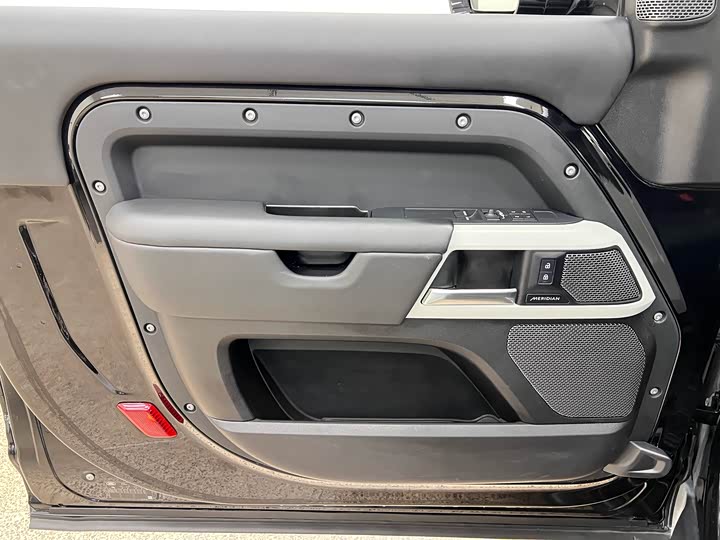 Фото 12 - Land Rover Defender