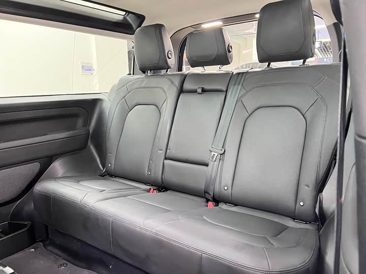 Фото 17 - Land Rover Defender