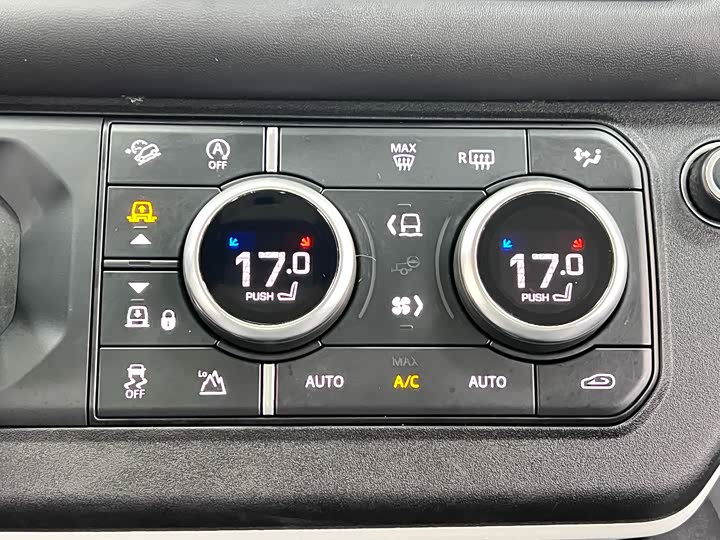 Фото 24 - Land Rover Defender