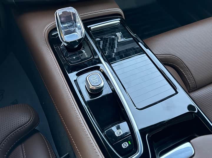 Фото 12 - Volvo S90 Hybrid