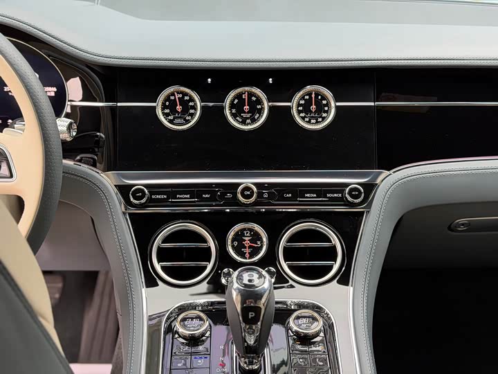 Фото 10 - Bentley Continental GT