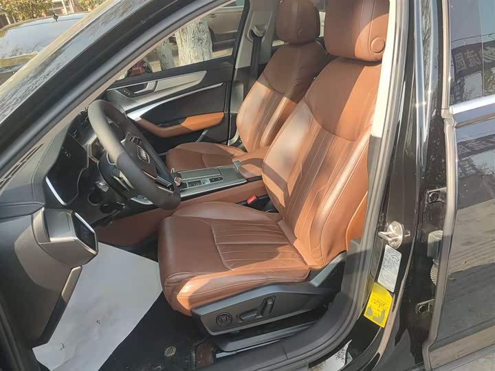 Фото 15 - Audi A6L