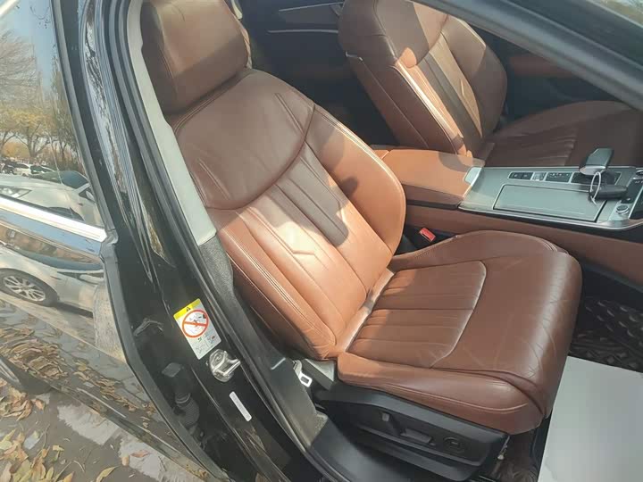 Фото 25 - Audi A6L