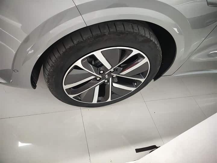 Фото 22 - LiXiang L6