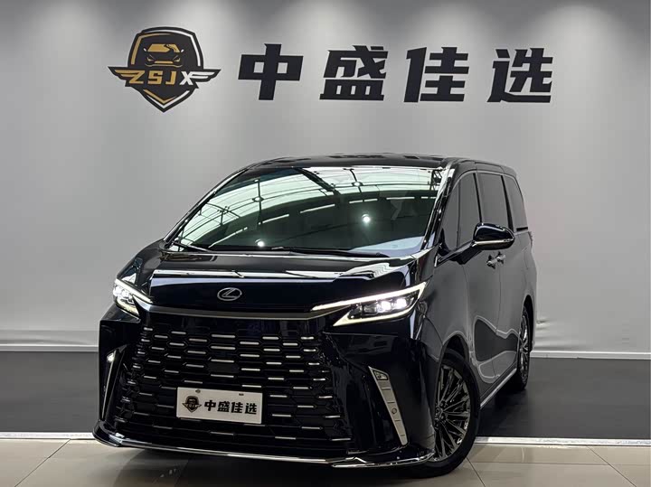 Фото 1 - Lexus LM