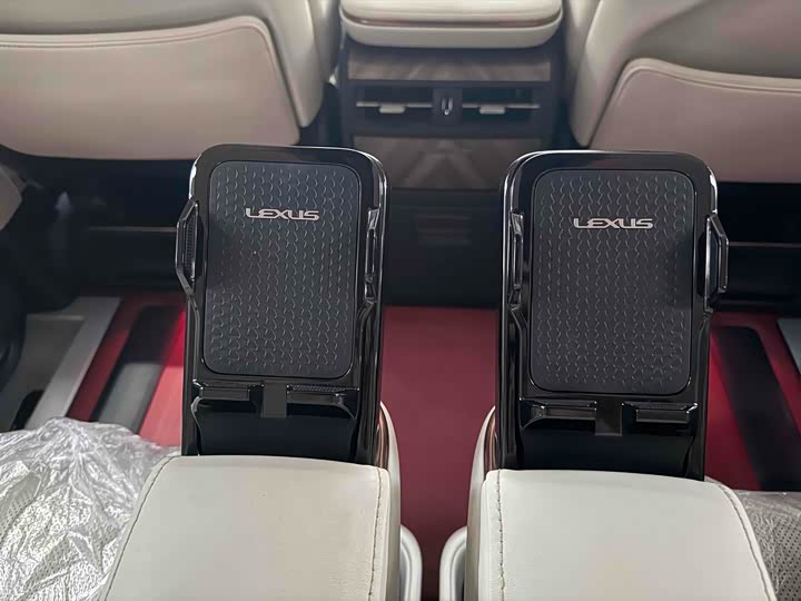 Фото 14 - Lexus LM