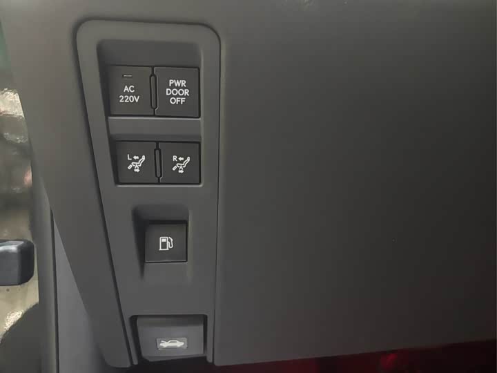 Фото 16 - Lexus LM