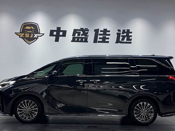 Фото 3 - Lexus LM