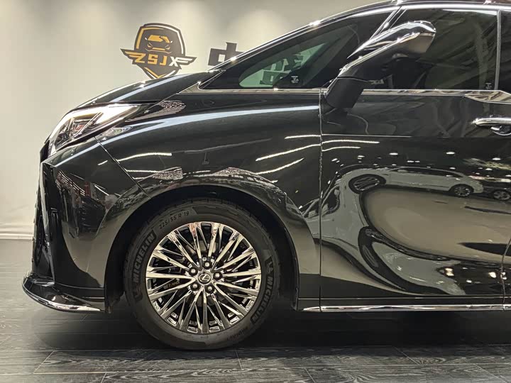 Фото 5 - Lexus LM