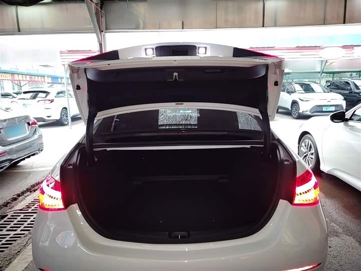 Фото 19 - Mercedes-Benz C-Class