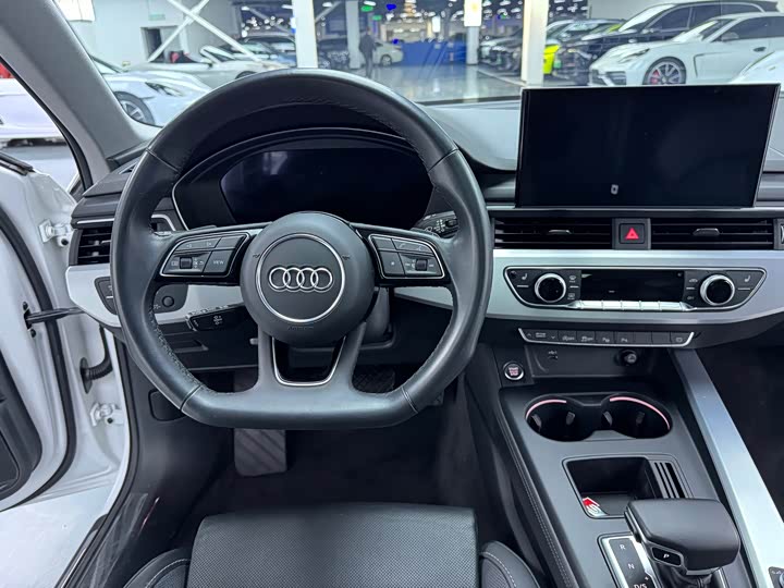 Фото 10 - Audi A4L