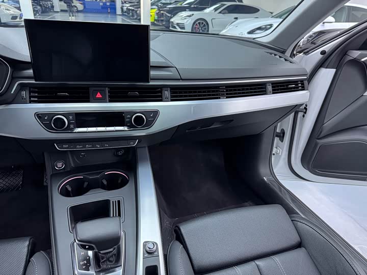 Фото 11 - Audi A4L