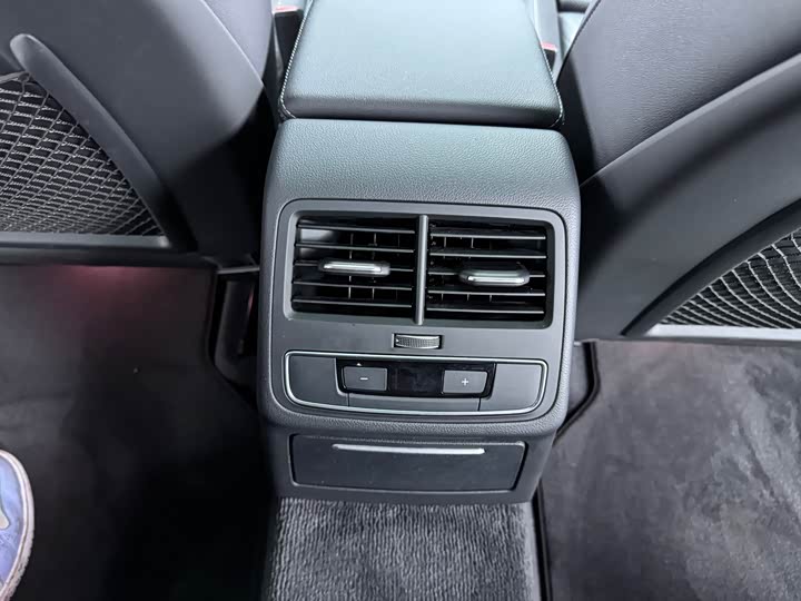 Фото 12 - Audi A4L