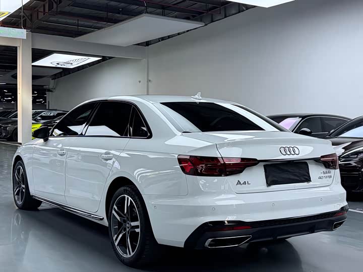 Фото 20 - Audi A4L