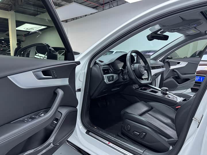 Фото 4 - Audi A4L