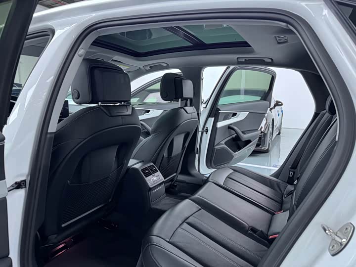 Фото 8 - Audi A4L