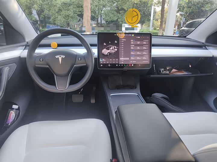 Фото 13 - Tesla Model Y