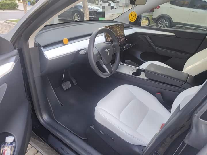 Фото 14 - Tesla Model Y