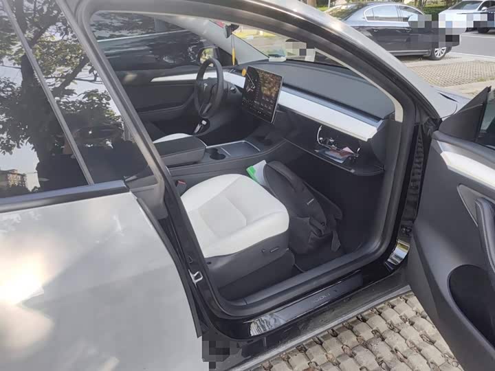 Фото 20 - Tesla Model Y