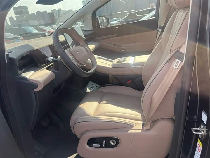 Фото 6 - XPeng X9